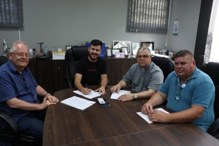 Prefeitura de Estância Velha firma parceria com a Cáritas