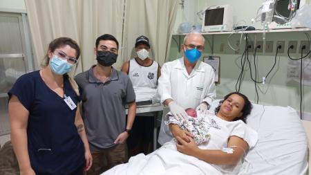 Equipe do Hospital Getúlio Vargas realiza parto de bebê prematuro 