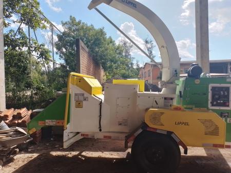 Prefeitura adquire picador triturador de galhos para podas e corte de árvores em áreas públicas
