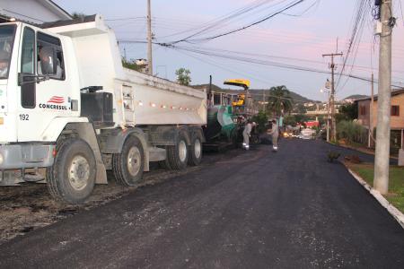 Prefeito Diego assina empenho para contratação de asfalto em mais um lote de ruas