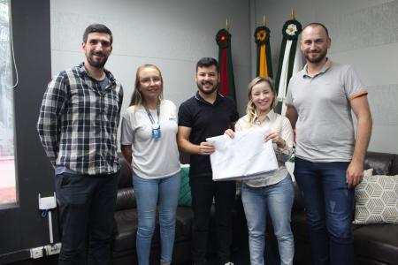 Empresa recém instalada em Estância Velha doa lençóis para o Hospital