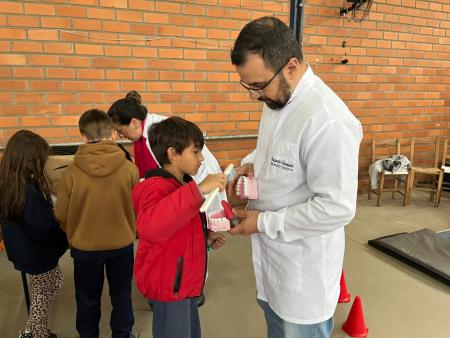 Atividade aproxima crianças do Posto de Saúde do bairro Rincão Gaúcho