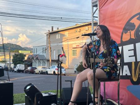 Izadora Botelho é um dos talentos estancienses que já participa de eventos da Prefeitura.