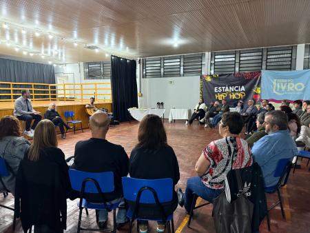Escritores se reúnem para debater a cultura e a 44ª Feira do Livro
