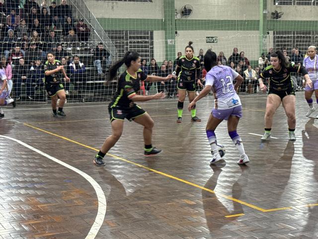 PFC, As Desenroladas, Donna e Suave Veneno estão na semifinal do Futsal Feminino
