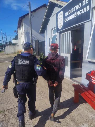 Homem descumpre medida protetiva pelo segundo dia consecutivo e é preso pela GCM